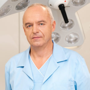 Plastikakirurgian erikoislääkäri Jyri Kullamaa